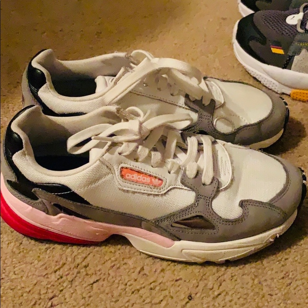 Adidas Falcon Women’s Sz 8!